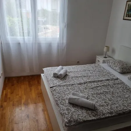 Apartman Lana *