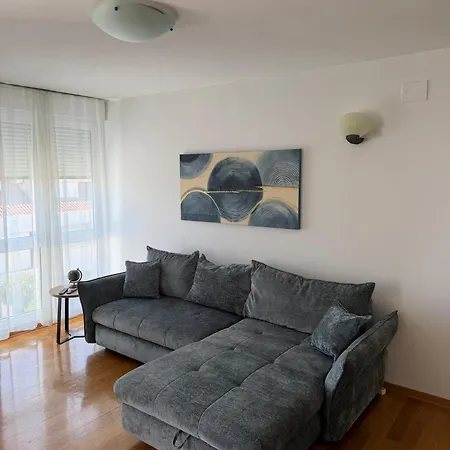 Lana Apartman *