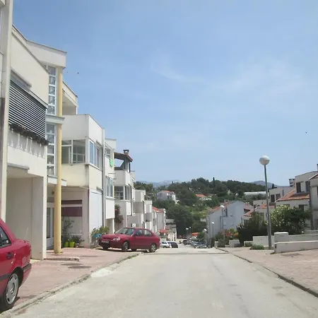 Lana Apartman