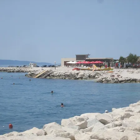 Apartman Lana *